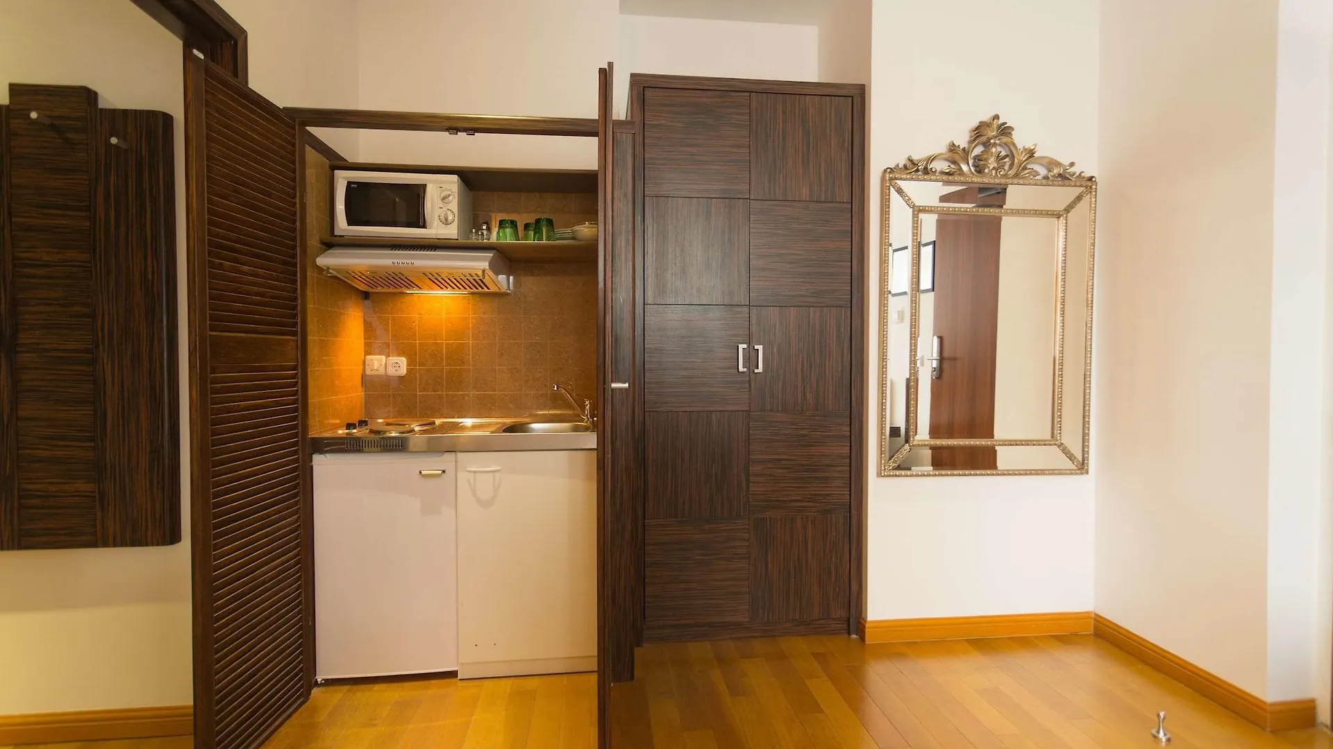 Best Western Plus Hotel Arcadia Vienna 4*,